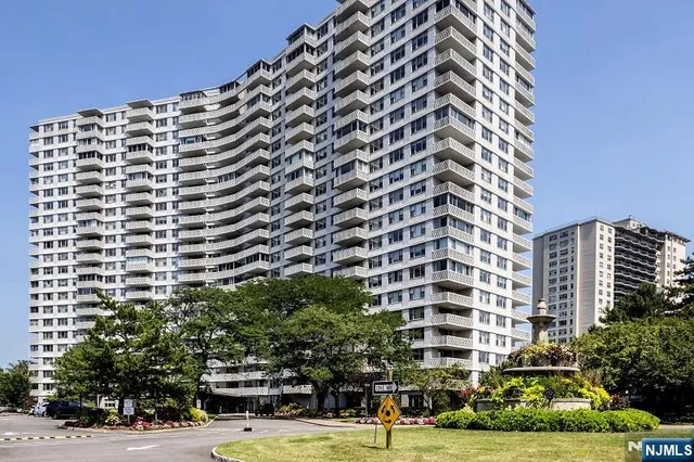 $219,000 | 2100 Linwood, Unit 18N, Fort Lee, NJ 07024