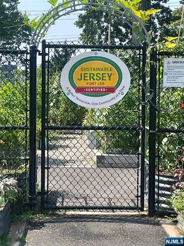 $219,000 | 2100 Linwood, Unit 18N, Fort Lee, NJ 07024