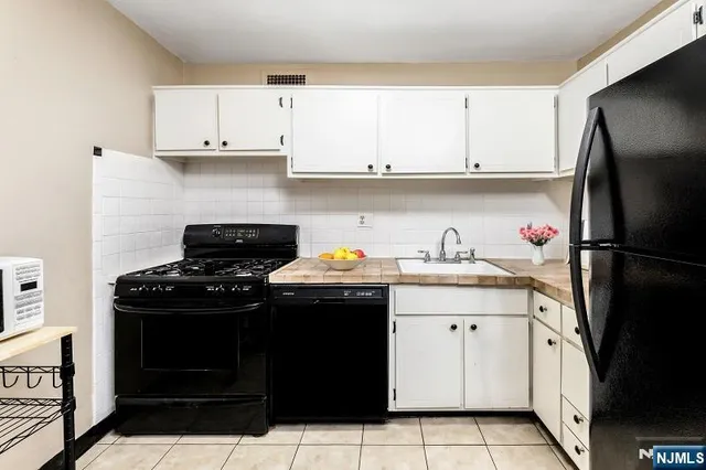 $219,000 | 2100 Linwood, Unit 18N, Fort Lee, NJ 07024