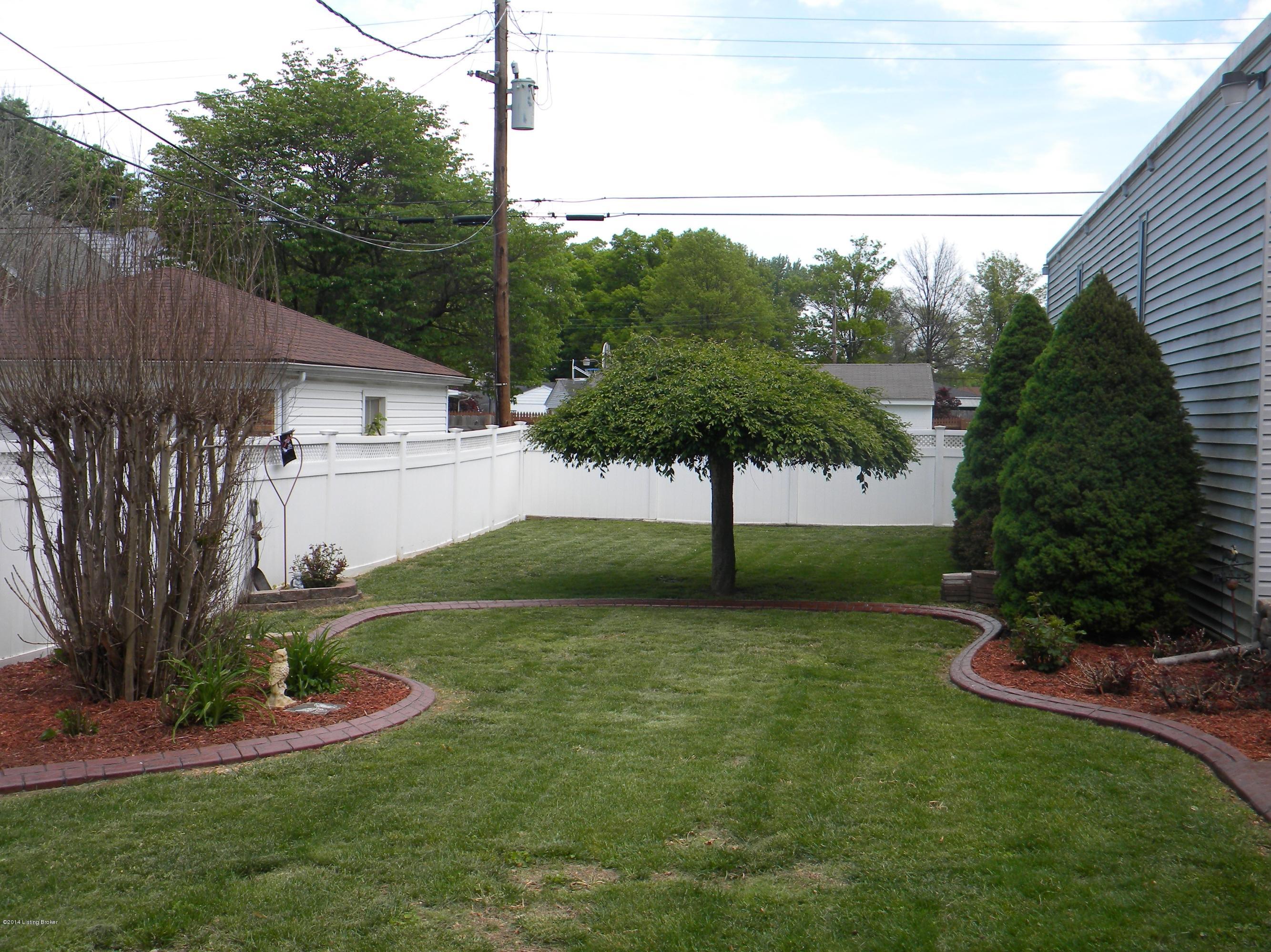 8305 Smithton Road Louisville, KY 40219 - Photo 5 of 28 Beautiful Backyard!