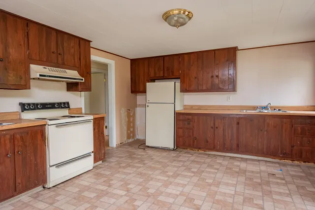 $95,000 | 180 Lawrence Street, Dover-Foxcroft, ME 04426