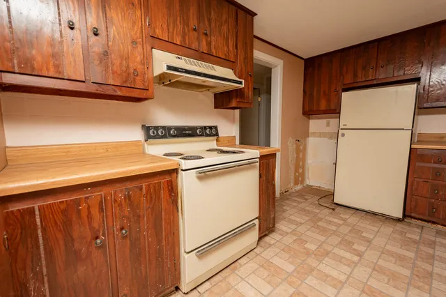 $95,000 | 180 Lawrence Street, Dover-Foxcroft, ME 04426