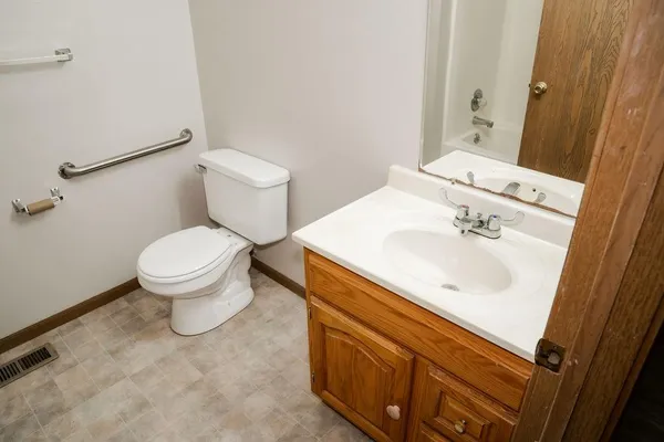 $120,000 | 102 Steuben Court, Erie, KS 66733
