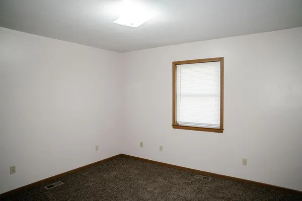 $120,000 | 102 Steuben Court, Erie, KS 66733