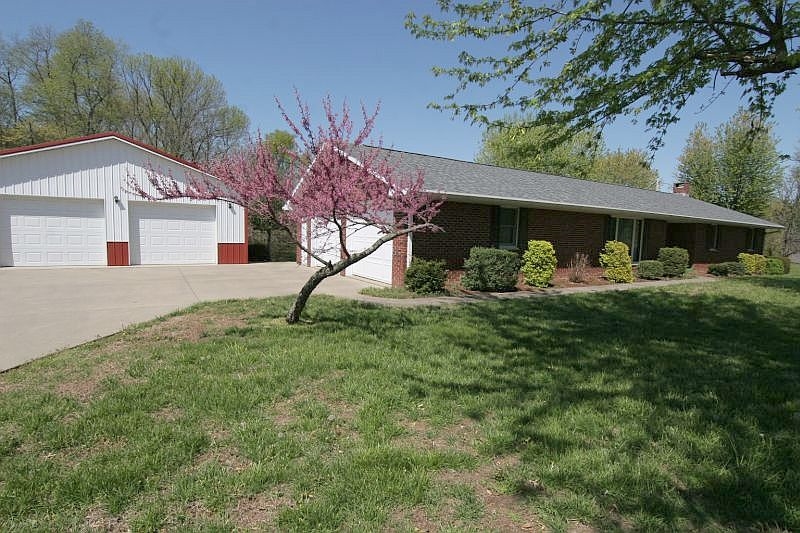 440 Giesler Road Jasper, IN 47546 - Photo 2 of 36 Gallery Image 2