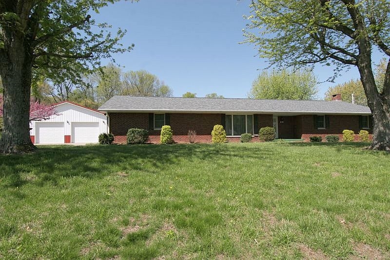 440 Giesler Road Jasper, IN 47546 - Photo 3 of 36 Gallery Image 3