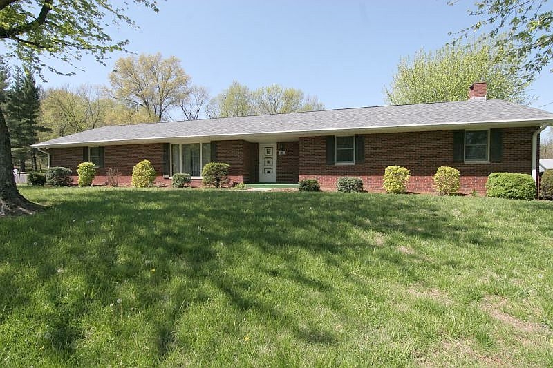 440 Giesler Road Jasper, IN 47546 - Photo 4 of 36 Gallery Image 4