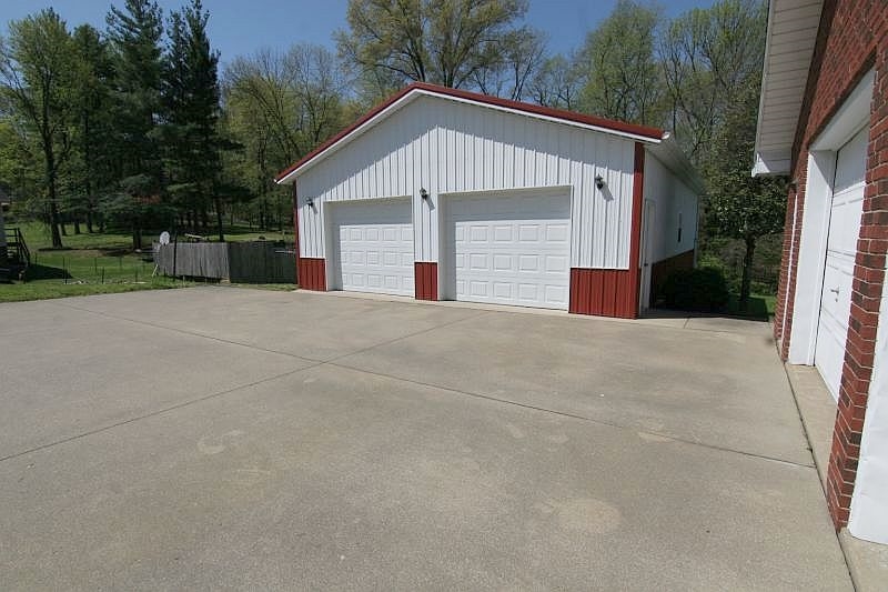 440 Giesler Road Jasper, IN 47546 - Photo 5 of 36 Gallery Image 5