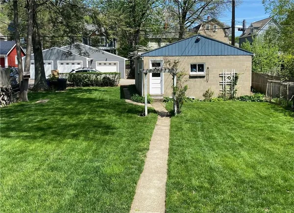 $1,800 | 729 Beaver Street, Unit 1, Sewickley, PA 15143