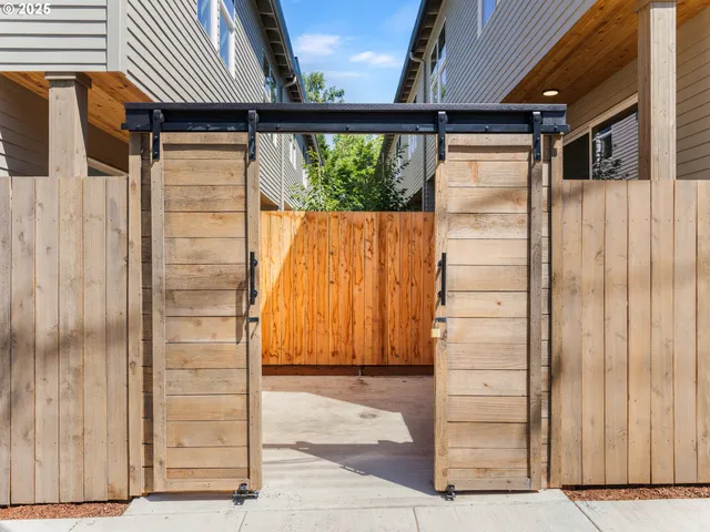 $399,900 | 6011 Northeast 30th Avenue, Unit 4, Portland, OR 97211