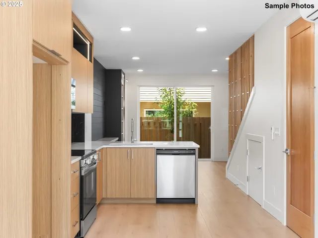 $399,900 | 6011 Northeast 30th Avenue, Unit 4, Portland, OR 97211