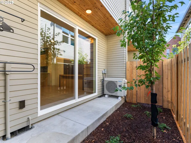 $399,900 | 6011 Northeast 30th Avenue, Unit 4, Portland, OR 97211