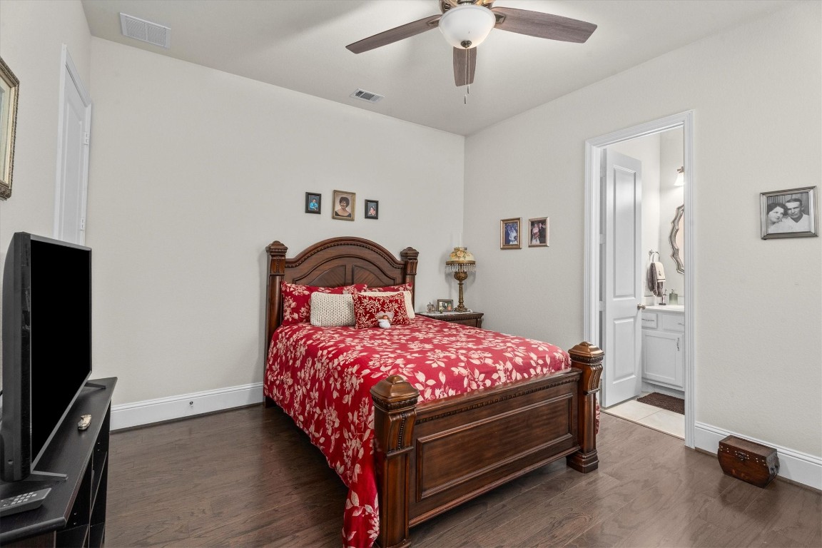 106 Amber Jade Court Conroe, TX 77304 - Photo 21 of 50 a bedroom with a bed and a tv