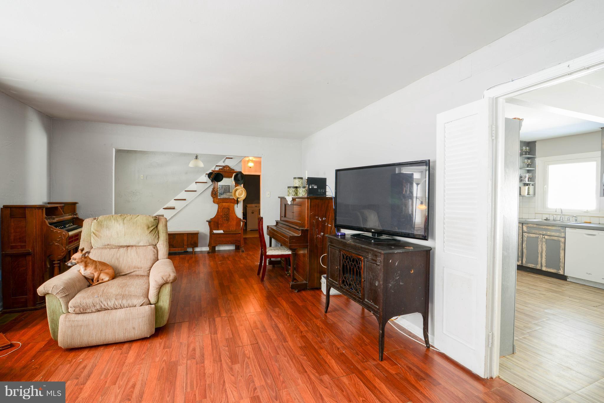 12110 Cedarbrook Lane Laurel, MD 20708 - Photo 7 of 30 Living Room