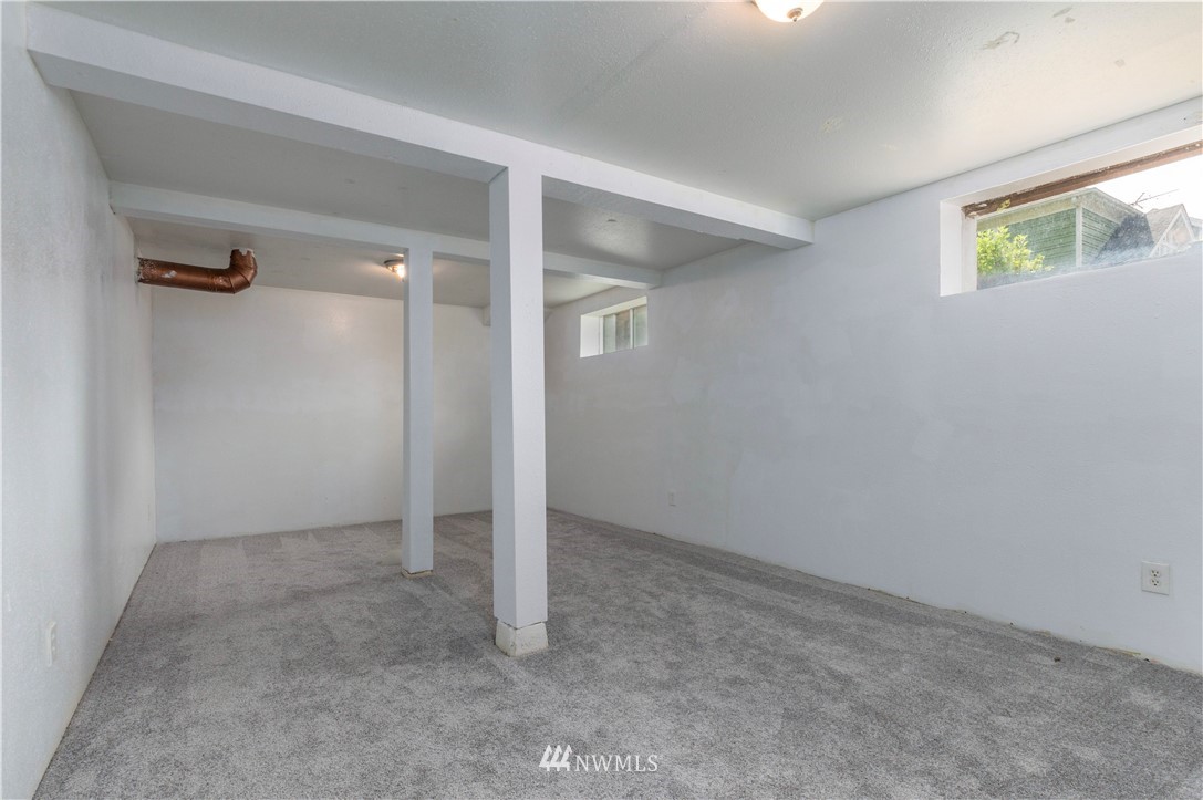 2107 Crystal Springs Road University Place, WA 98466 - Photo 16 of 23 an empty room with windows and closet