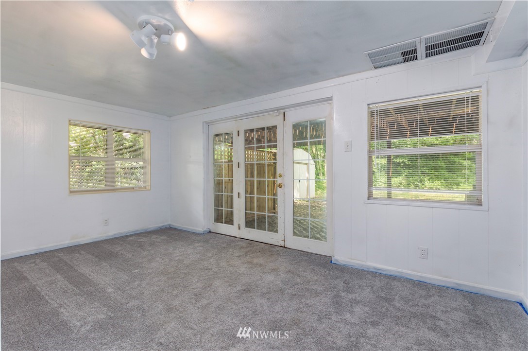 2107 Crystal Springs Road University Place, WA 98466 - Photo 17 of 23 an empty room with windows