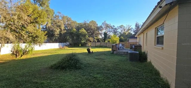 a view of a house with a backyard