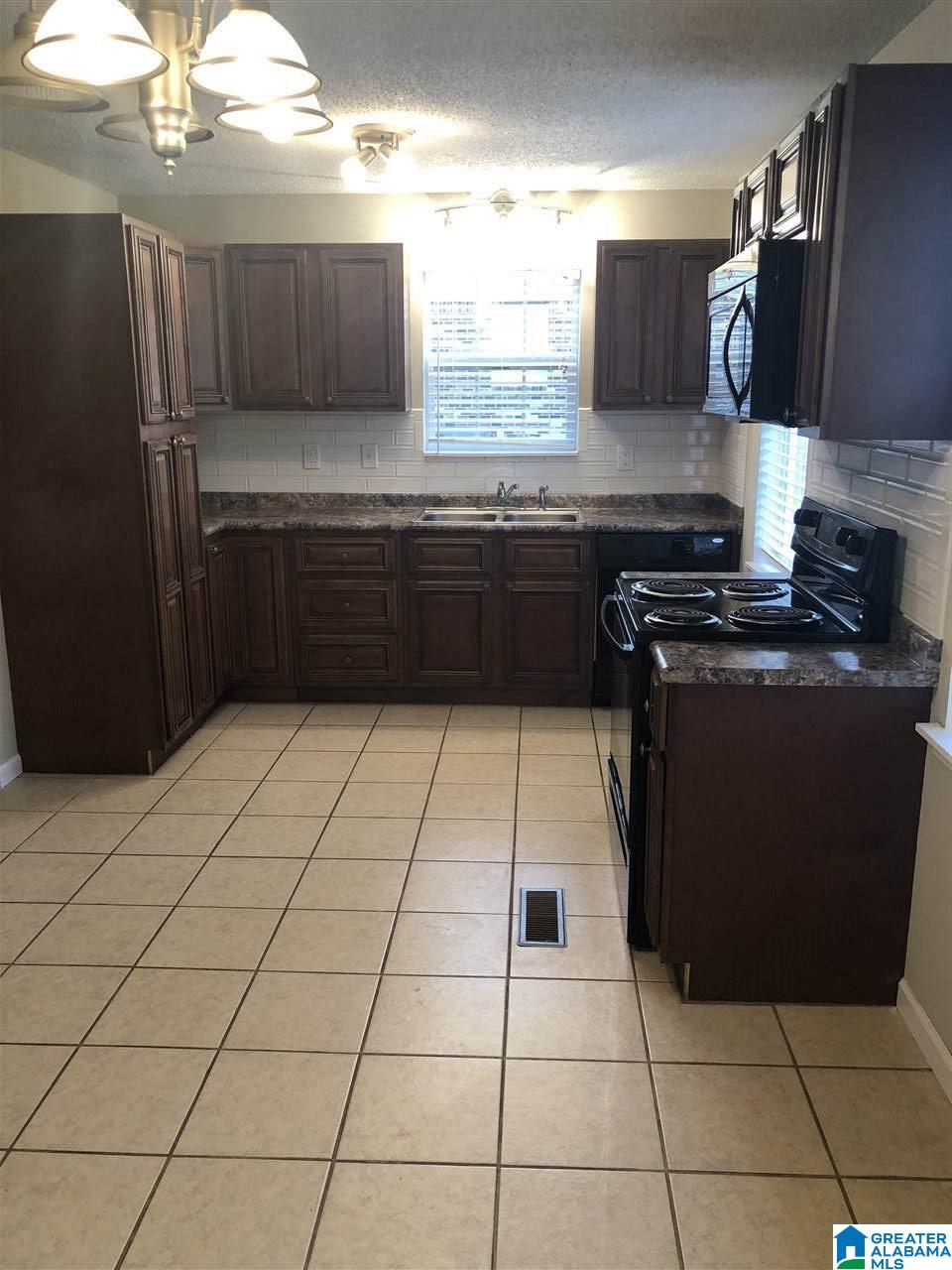 2289 Colvin Circle South Gadsden, AL 35907 - Photo 3 of 16