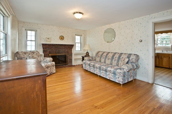 16 Rainbow Road Peabody, MA 01960 - Photo 2 of 22 Gallery Image 2