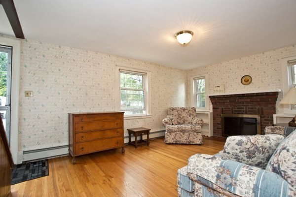 16 Rainbow Road Peabody, MA 01960 - Photo 4 of 22 Gallery Image 4