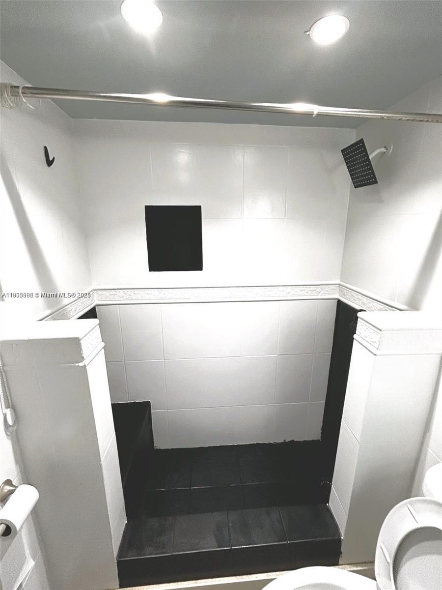 1441 Lincoln Road, Unit 217 Miami Beach, FL 33139 - Photo 8 of 15 a view of entryway