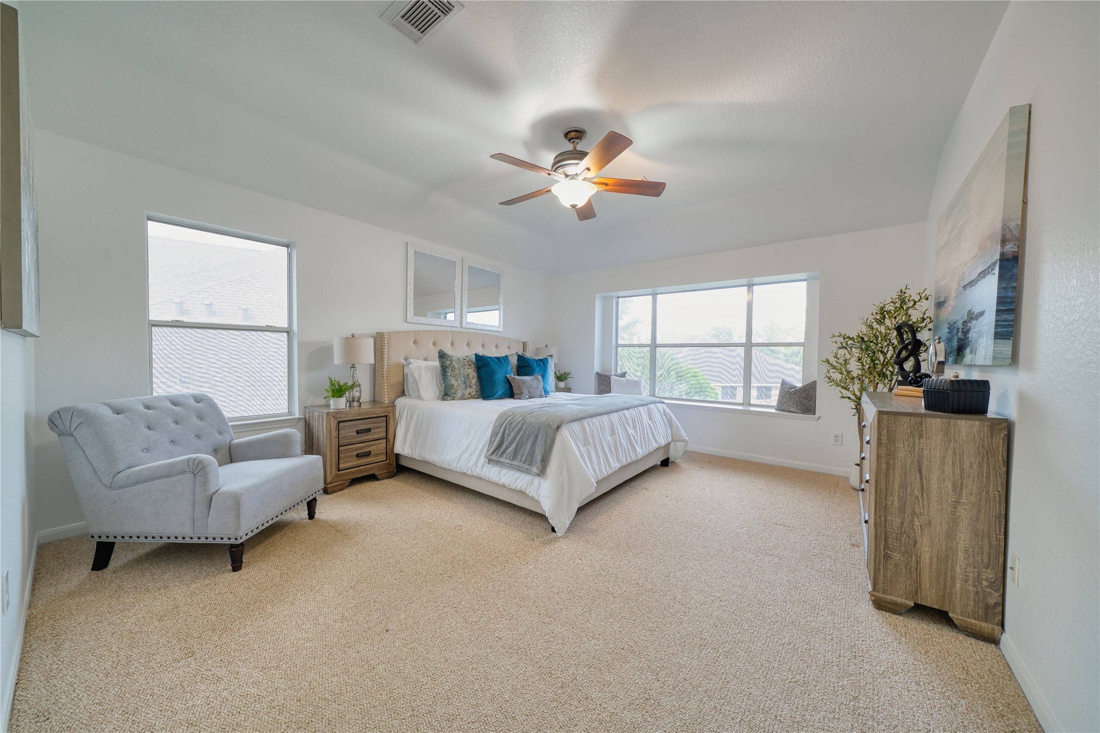 11115 Seminole Spring Lane Houston, TX 77089 - Photo 22 of 44 a spacious bedroom with a bed and a couch