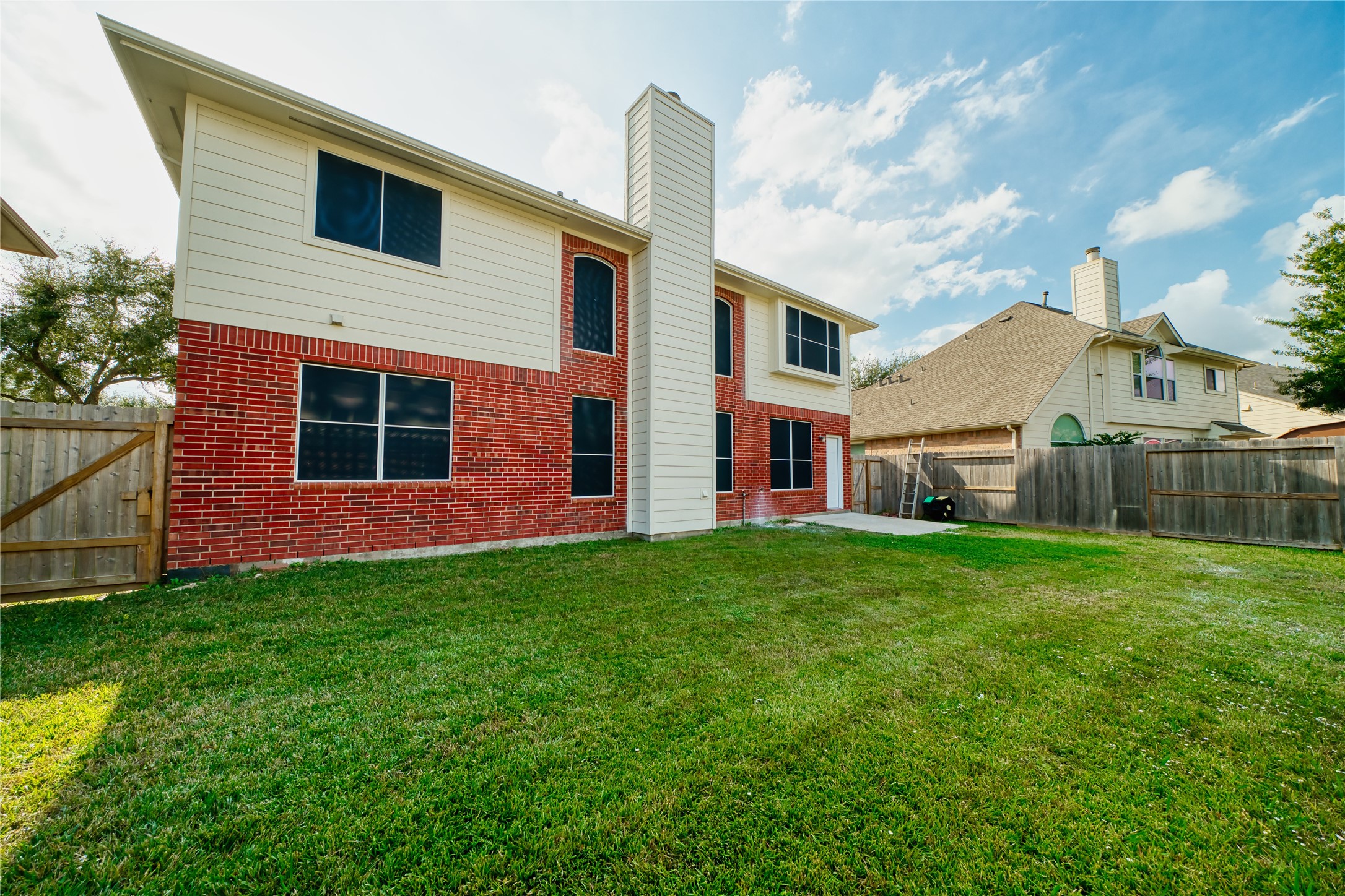 11115 Seminole Spring Lane Houston, TX 77089 - Photo 37 of 44 a backyard of a house with table and chairs