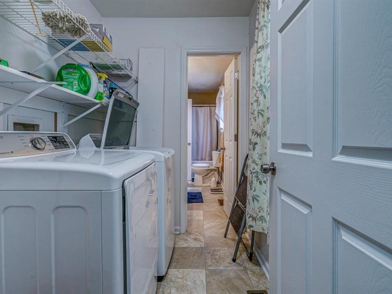3460 Sterling Road Roanoke, VA 24014 - Photo 15 of 37 a utility room with dryer and washer