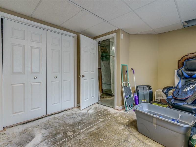 3460 Sterling Road Roanoke, VA 24014 - Photo 28 of 37 a living room with furniture and a wooden floor
