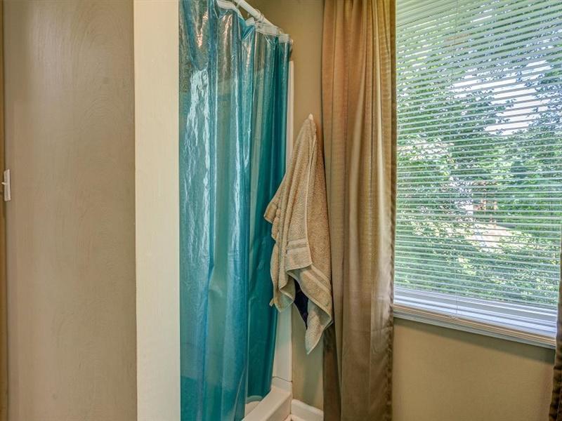 3460 Sterling Road Roanoke, VA 24014 - Photo 32 of 37 a view of a bathroom from a window