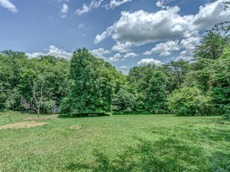 3460 Sterling Road Roanoke, VA 24014 - Photo 34 of 37 a view of a yard