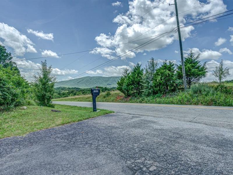 3460 Sterling Road Roanoke, VA 24014 - Photo 37 of 37 a view of a house with a big yard