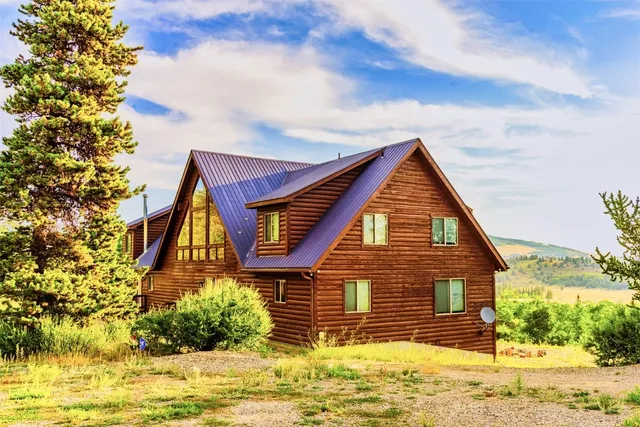 a view of a houses with a big yard