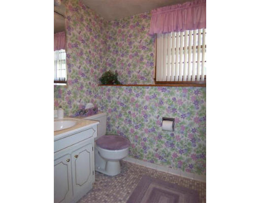 79 Oakland Road Reading, MA 01867 - Photo 16 of 19 Gallery Image 16