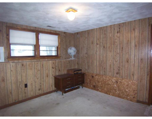 79 Oakland Road Reading, MA 01867 - Photo 17 of 19 Gallery Image 17