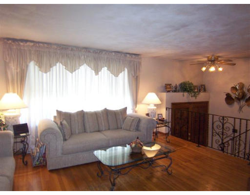 79 Oakland Road Reading, MA 01867 - Photo 4 of 19 Gallery Image 4