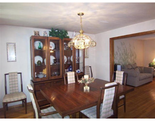 79 Oakland Road Reading, MA 01867 - Photo 6 of 19 Gallery Image 6