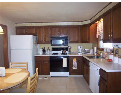 79 Oakland Road Reading, MA 01867 - Photo 7 of 19 Gallery Image 7