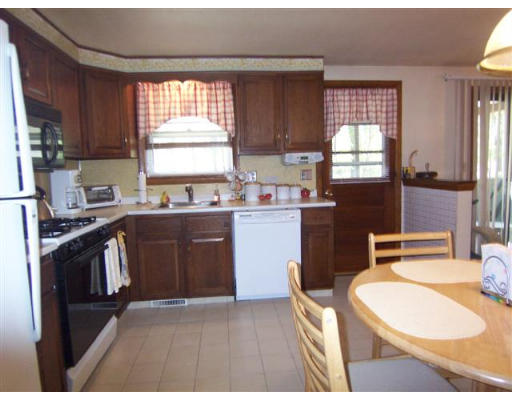 79 Oakland Road Reading, MA 01867 - Photo 8 of 19 Gallery Image 8