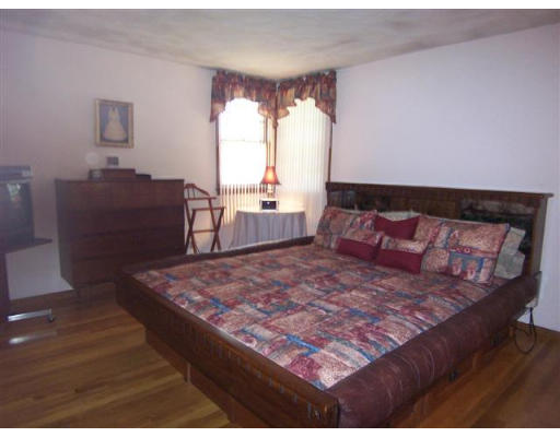 79 Oakland Road Reading, MA 01867 - Photo 9 of 19 Gallery Image 9