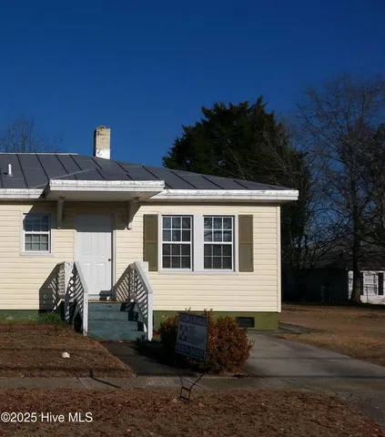 $875 | 712 North B Street, Bridgeton, NC 28519