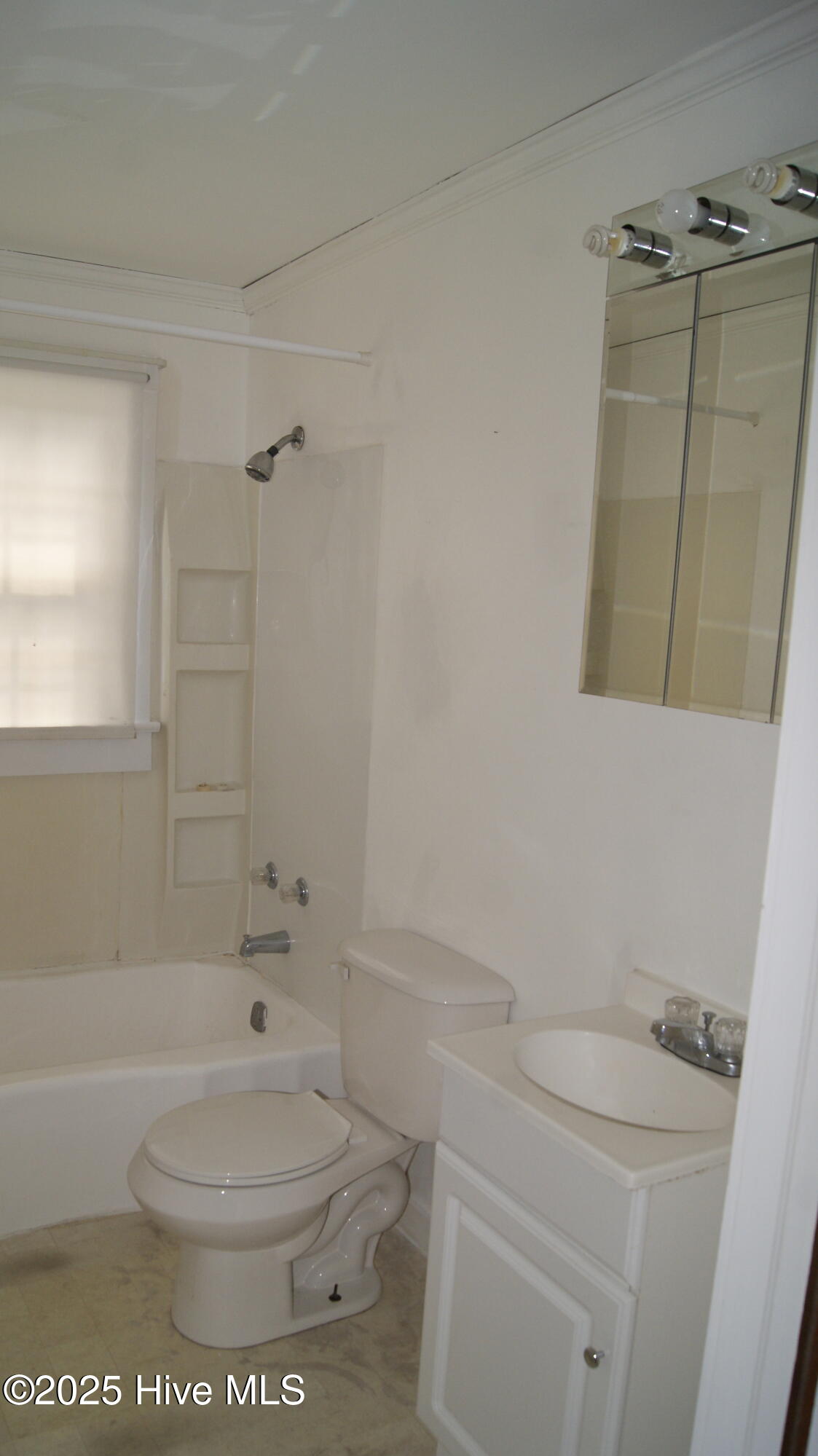 712 North B Street Bridgeton, NC 28519 - Photo 7 of 11 Bathroom