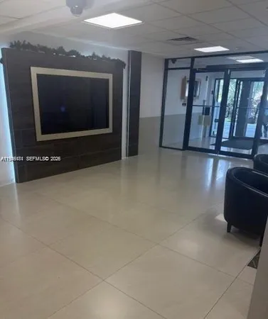 $1,800 | 4164 Inverrary Drive, Unit 913, Lauderhill, FL 33319