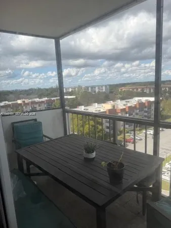 $1,800 | 4164 Inverrary Drive, Unit 913, Lauderhill, FL 33319