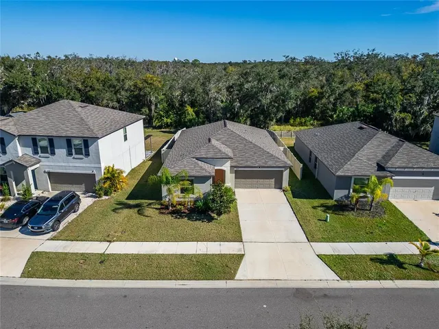 a view of a house with a yard