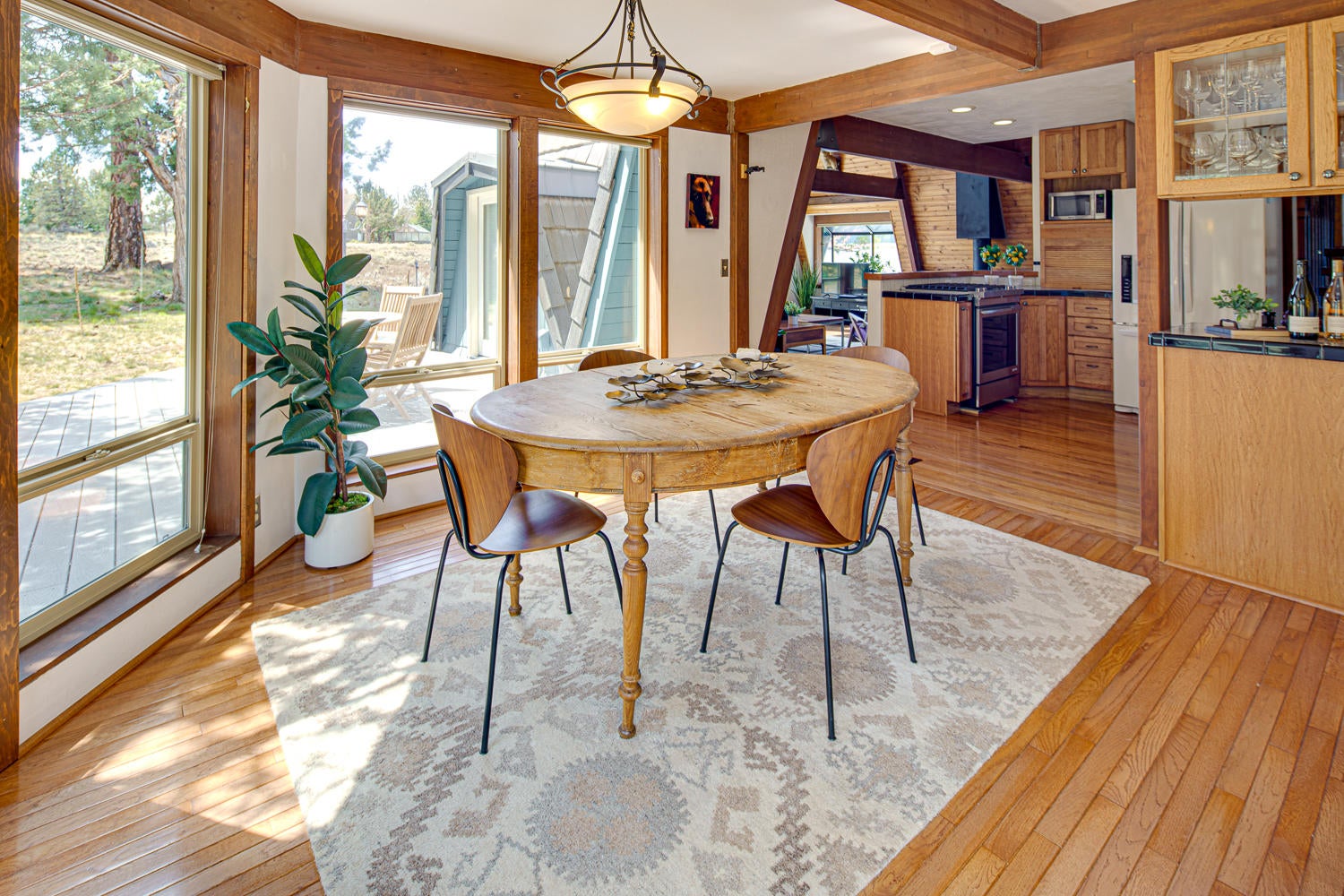 16057 Cattle Drive Road Sisters, OR 97759 - Photo 19 of 49 Dining