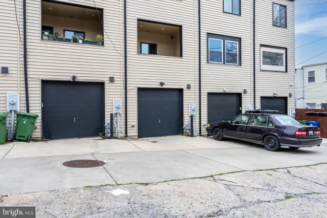 $3,200 | 2317 East Fairmount Avenue, Baltimore, MD 21224