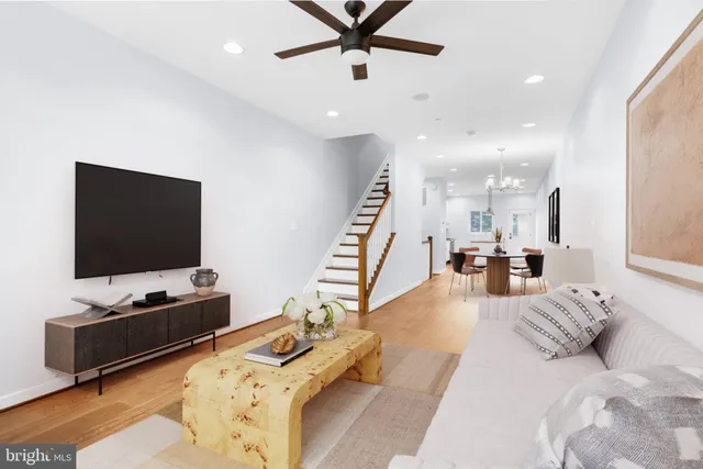 $3,200 | 2317 East Fairmount Avenue, Baltimore, MD 21224