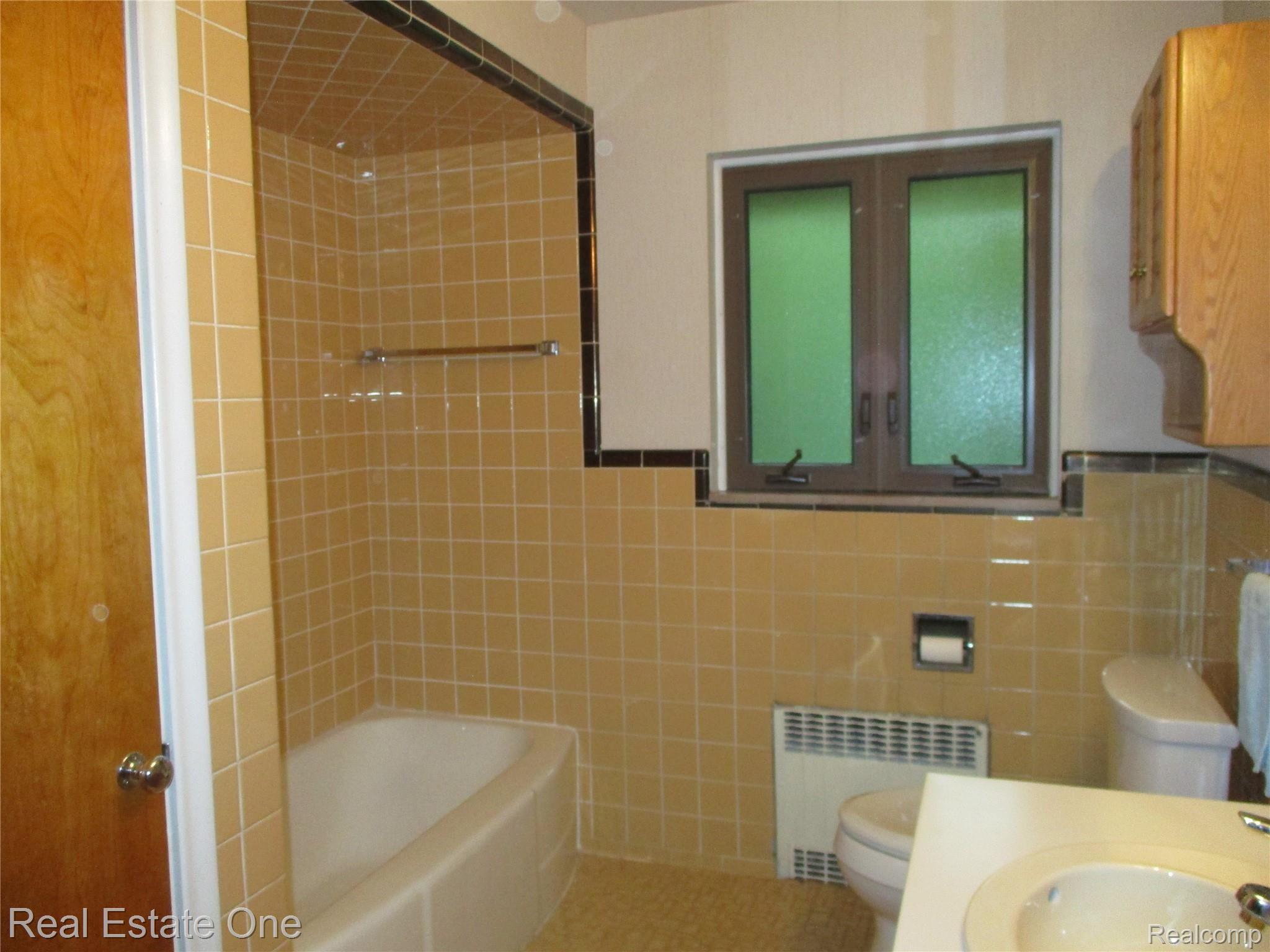 28642 Rollcrest Road Farmington, MI 48334 - Photo 37 of 53 IMG_3918.JPG