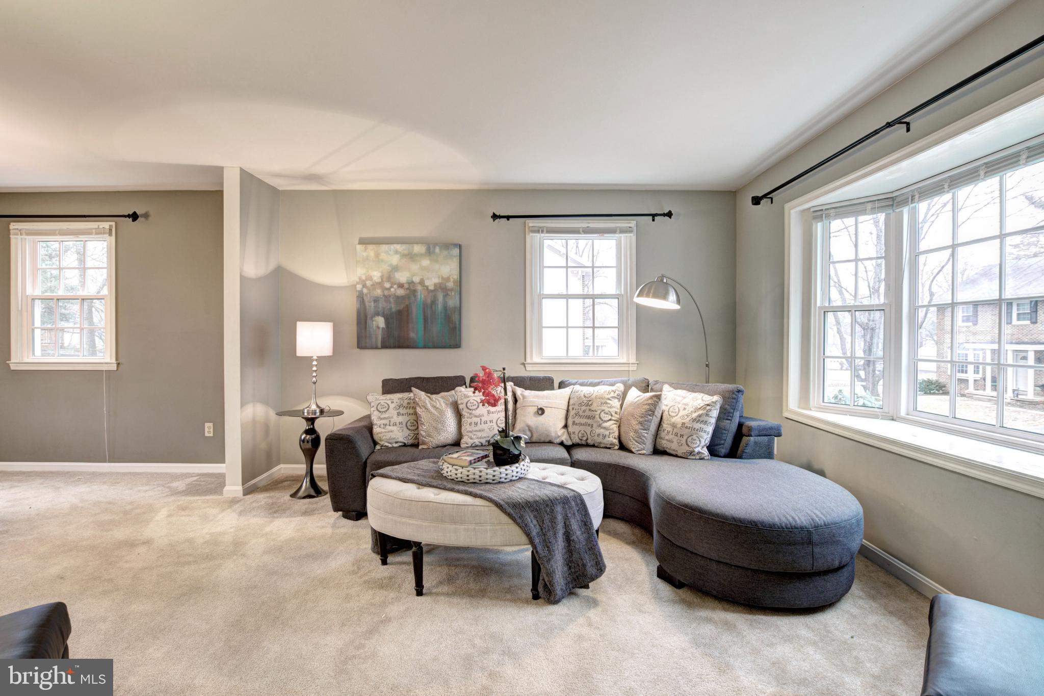 10061 Marshall Pond Road Burke, VA 22015 - Photo 13 of 29 Living Room